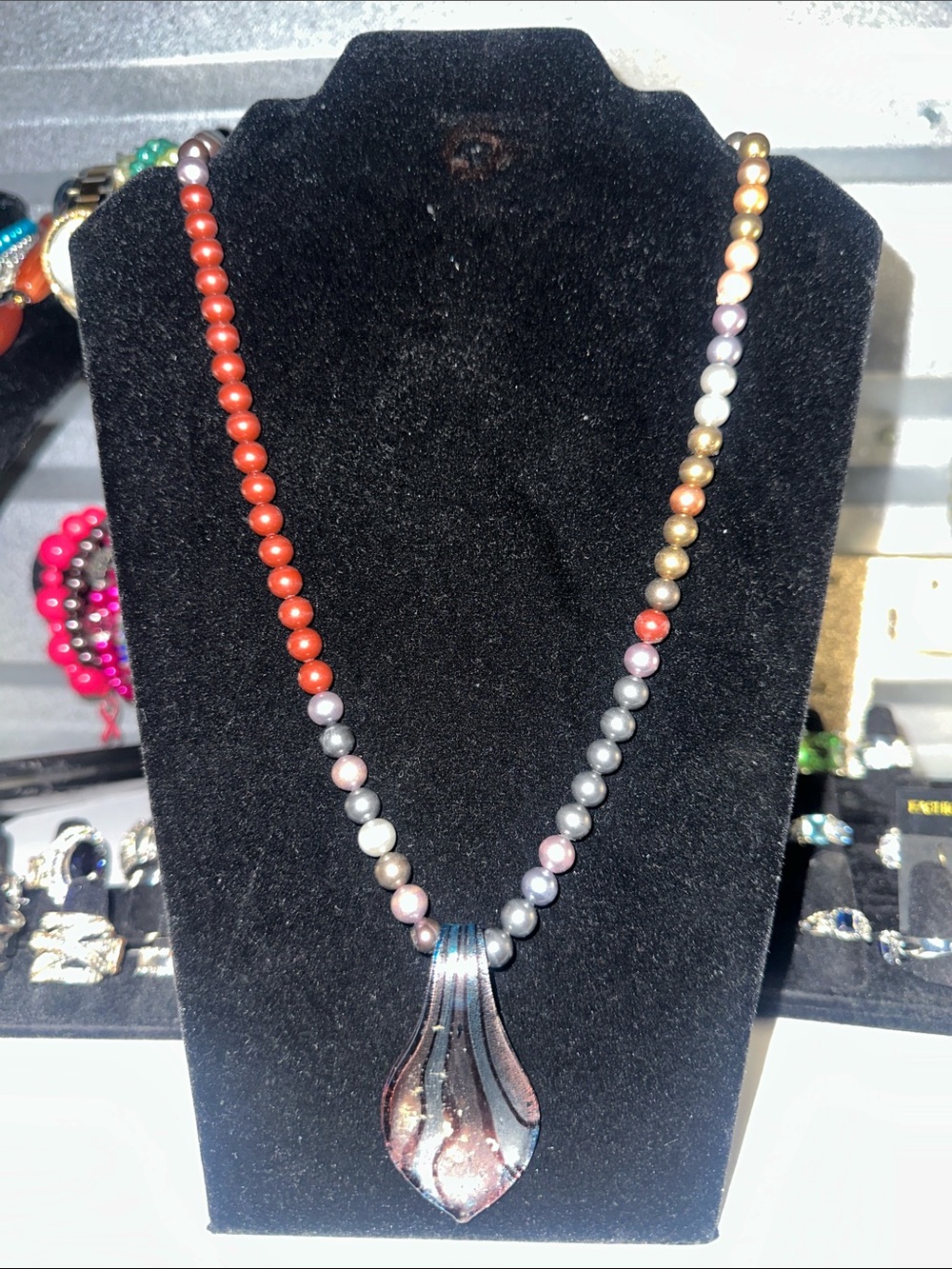 Chic Multicolor mother of pearls Beaded Necklace with Blue Pendant